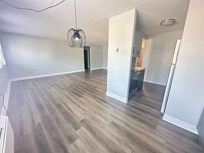 Photo - 120 Huntington Turnpike Unidad 206