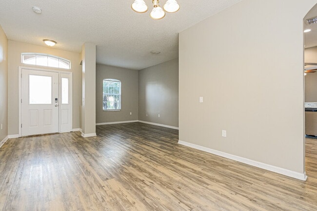 Photo - 204 Abbotsbury Dr