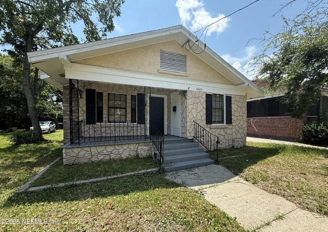 Photo - 2622 College St