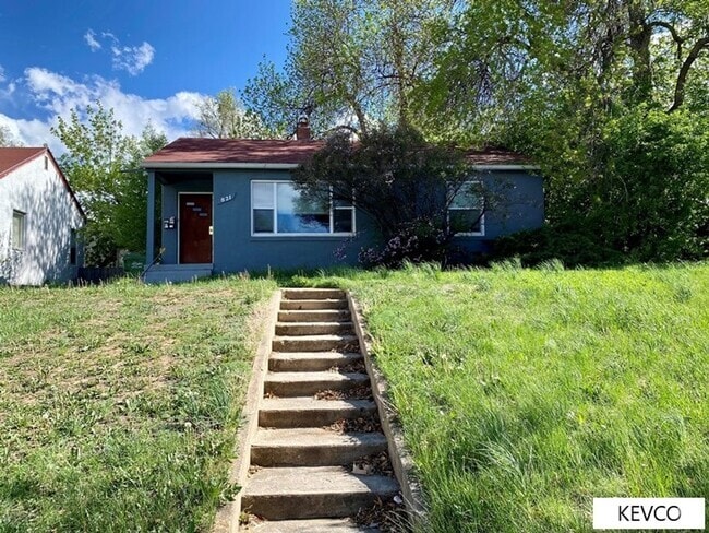 Building Photo - Bungalow with Fenced Yard + Walking Distan... Rental