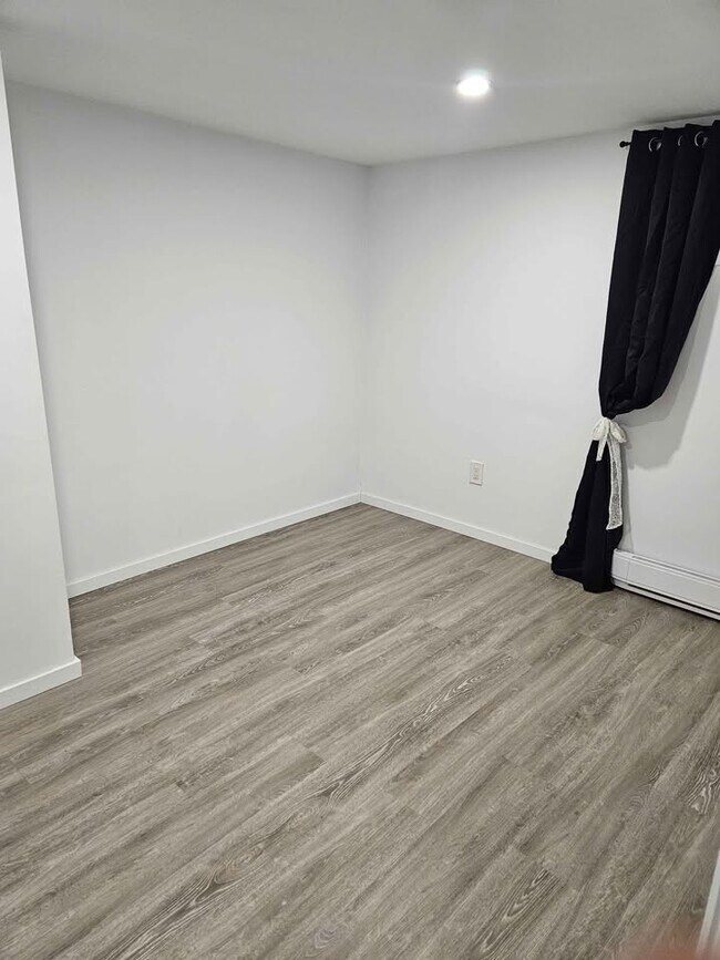 Photo - 391 Victoria St S Unit 2-Bed