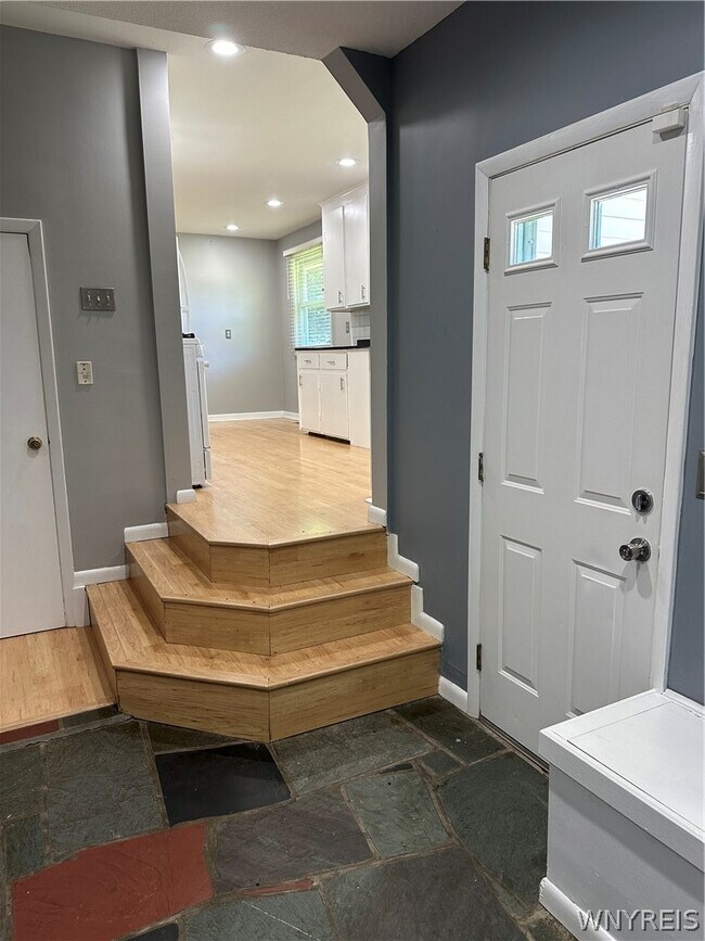 Photo - 7841 Transit Rd