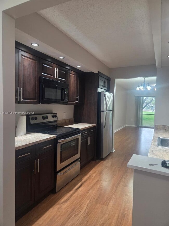 Photo - 1200 SW 137th Ave Unidad 110E
