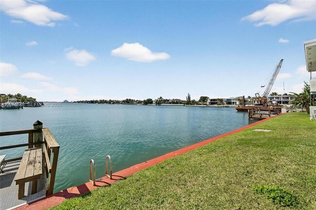 Building Photo - 8600 Byron Ave Unit 8600-9