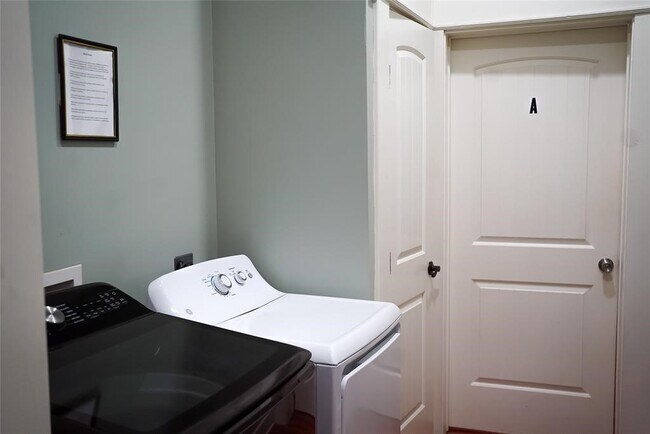 Photo - 2715 Monterey St