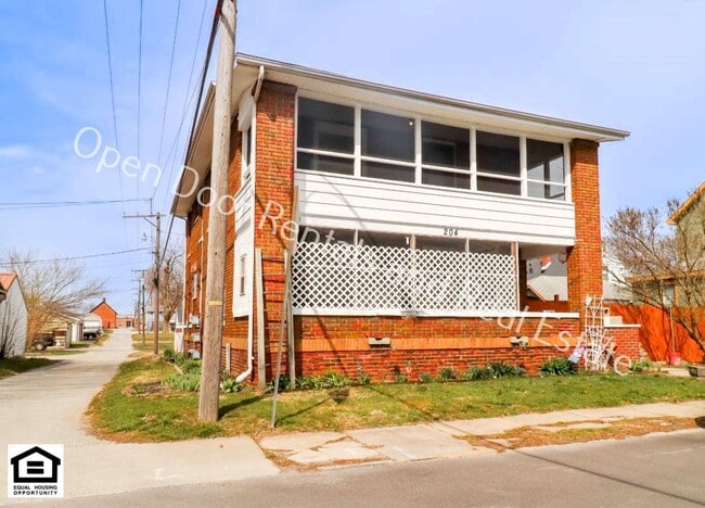 Building Photo - 204 W Houston St Unit 204 1/2 W Houston