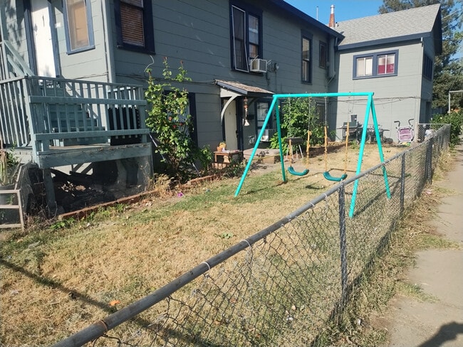 Building Photo - 702 14th St Rental