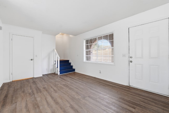 Photo - 1071-1073 Laurel Ln NW Unit 1073