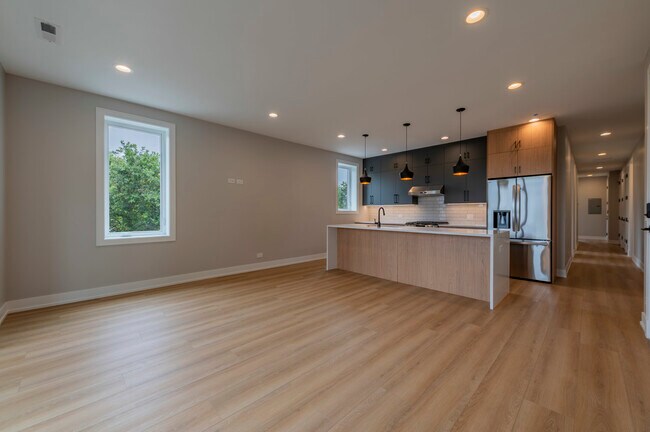 6519 W Addison St Unit 2S
