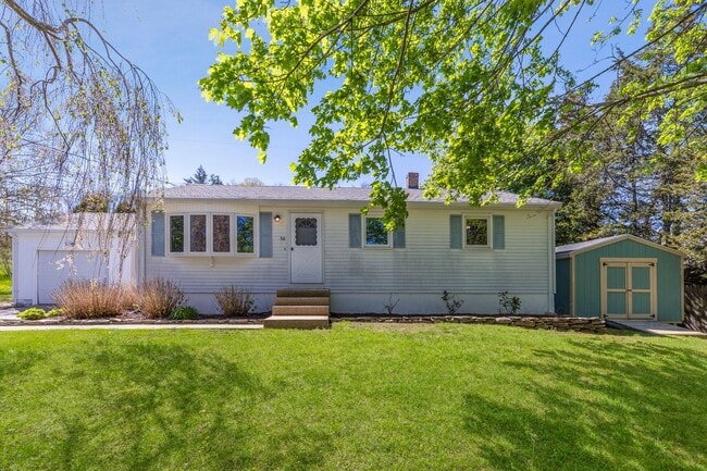 Building Photo - Renovated Ranch 3 BR/1BA/1 car garage w Fu... Rental