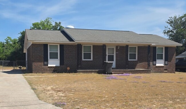 Building Photo - 2668 Vernon Dr