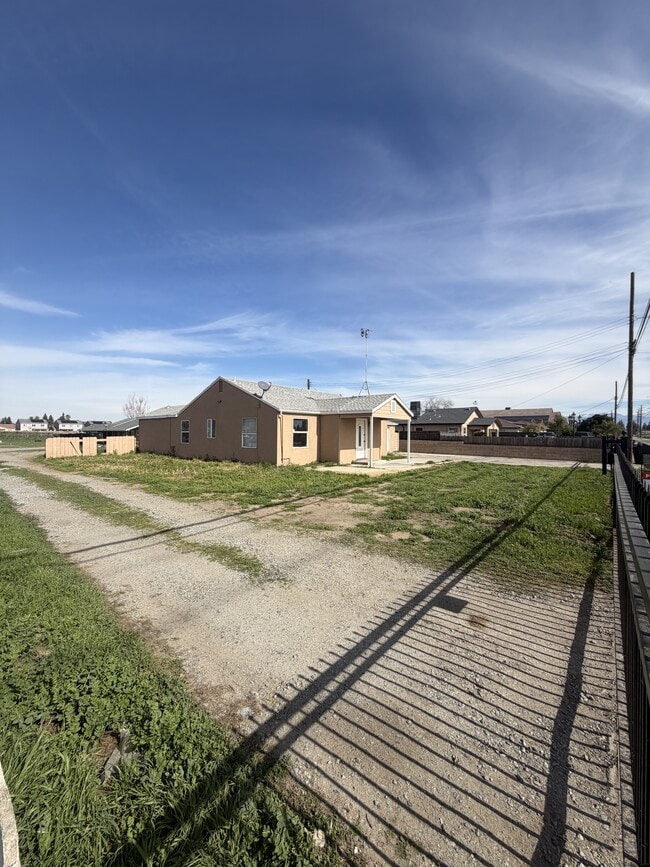 Photo - 1004 E K Ave