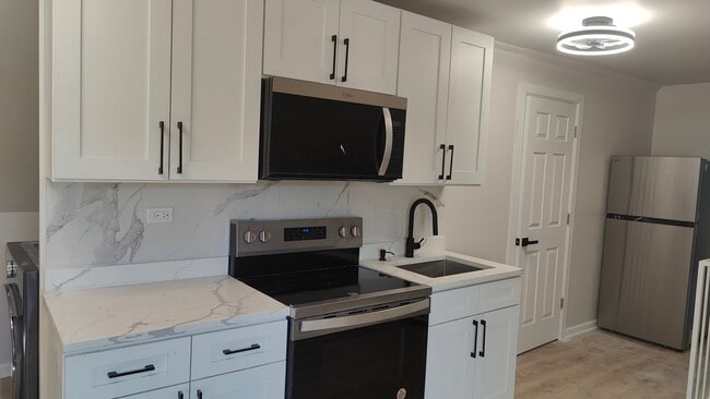 Building Photo - 3038 W 40th St Unit 3 Rental
