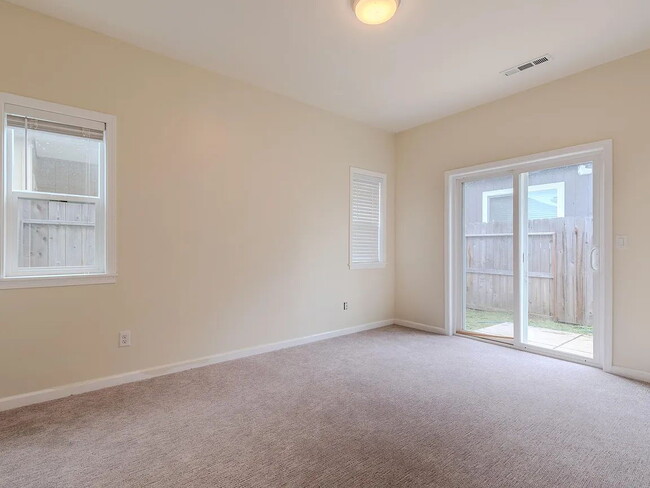 Building Photo - 855 Tannin Dr