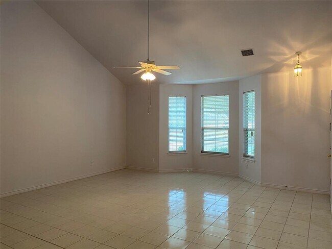 Photo - 1850 Logan Dr