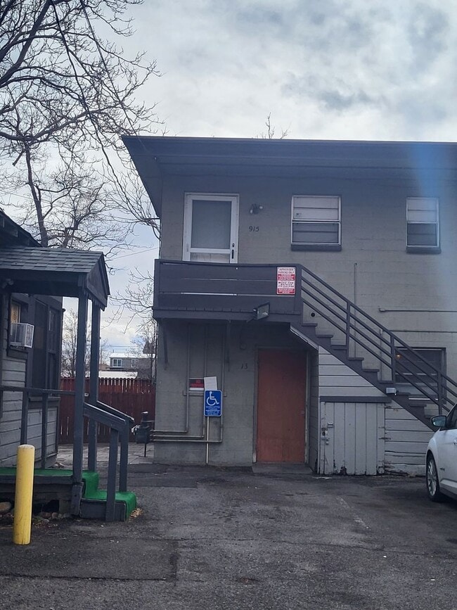 Building Photo - 915 Willow St Unit 915 Willow Street