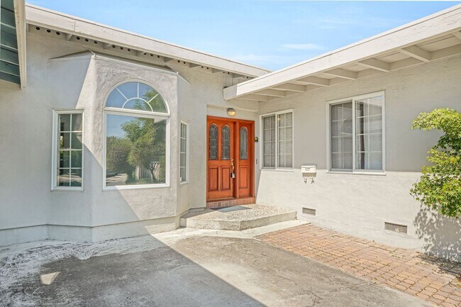 Photo - Spacious 4 bed, 2.5 Bath Home with Bonus Room and Pool in Palo Alto!