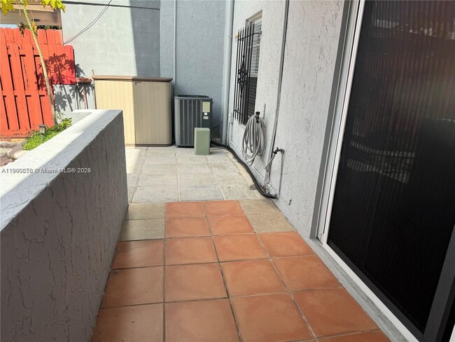Photo - 1725 W 60th St Unit F128
