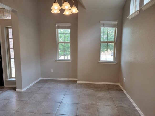 Photo - 537 Peregrine Way
