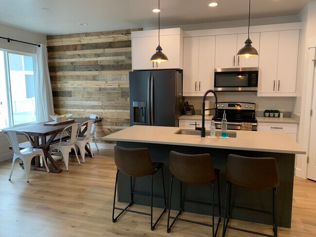 Photo - 271 W 590 N