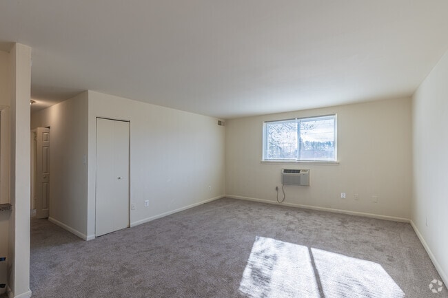 2 BR, 1 BA - 785SF - Living Room