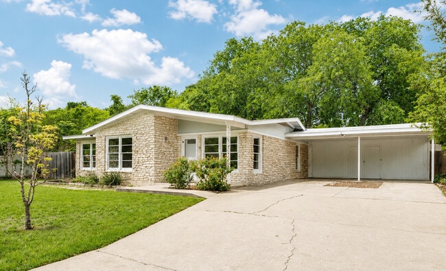 11504 Oakwood Dr