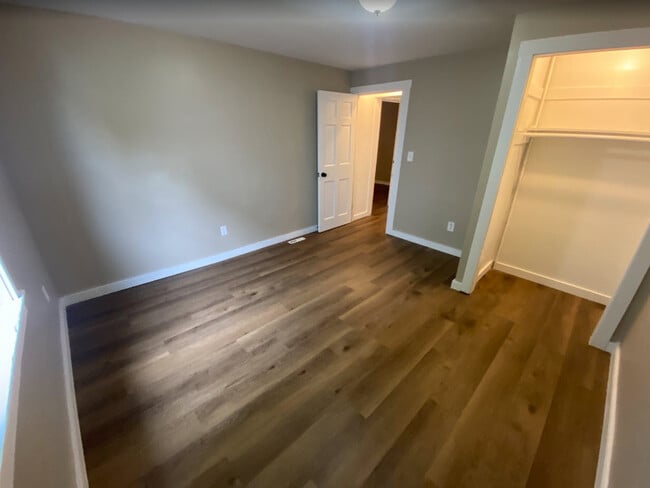 Photo - 46 Oak Ter Unit 46 Oak 2nd Floor  R4