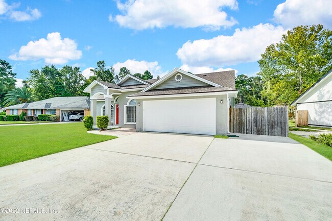 Photo - 824 Plymouth Ct