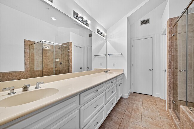 Photo - 2710 Hullsmith Dr Unidad 1303