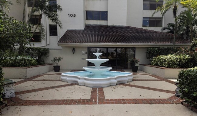 Building Photo - 105 Lake Emerald Dr Unit 708