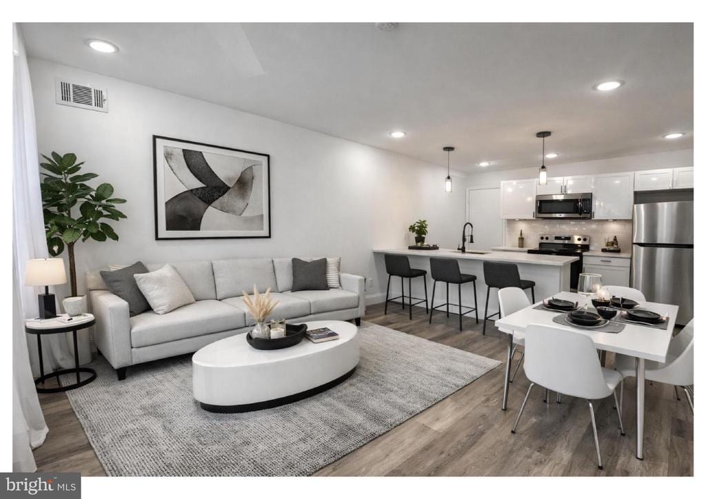 Photo - 1233 W Venango St