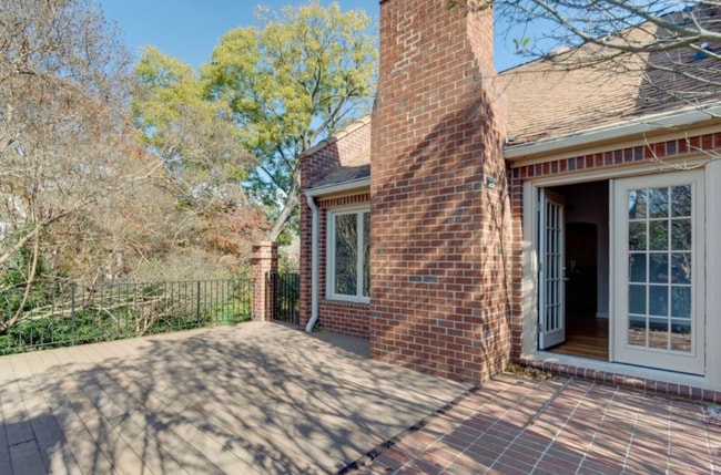 Photo - 315 Settlers Ln