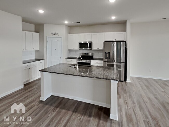 Photo - 5049 Markfield Ln