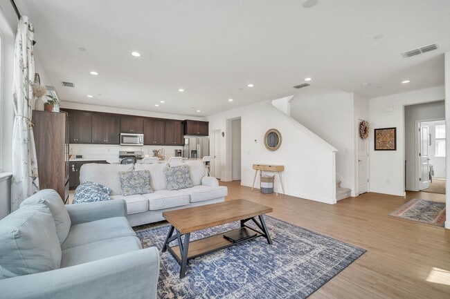 Photo - 2333 Aerostar Way