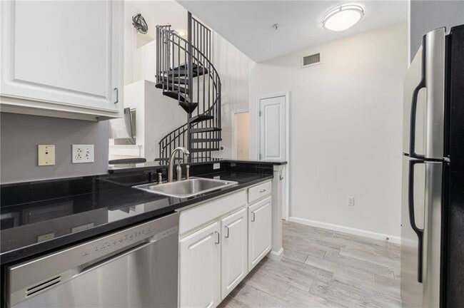 Photo - 1000 Providence Pl