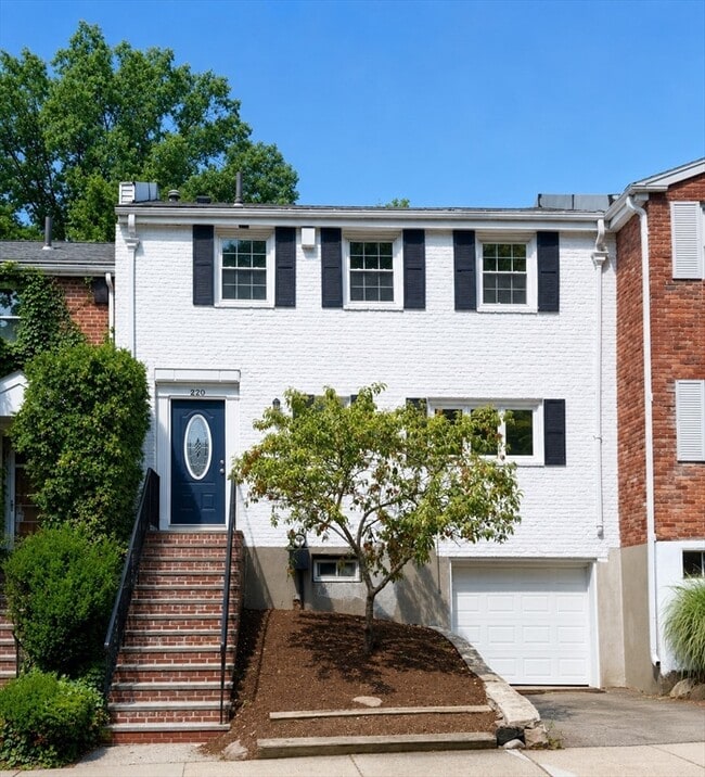 Building Photo - 220 Kent St Unit 220