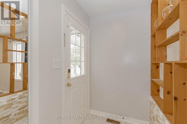 Photo - 106 Narrow Valley Crescent