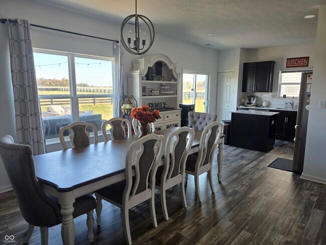 Photo - 1461 Bigleaf Dr