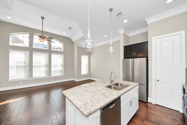 Photo - 8306 Hillendahl Blvd