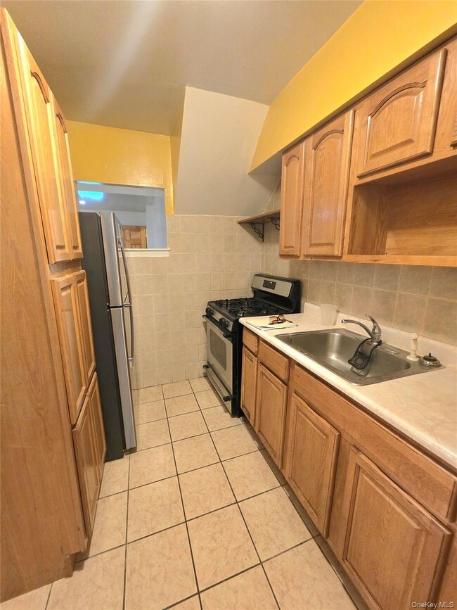 Building Photo - 566 E 82nd St Unit 1st floor