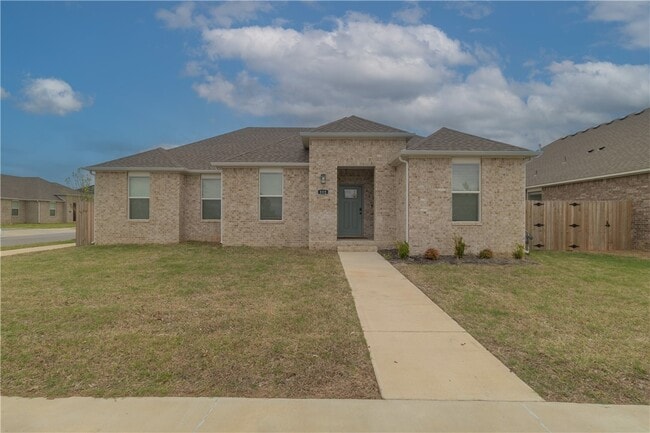 Building Photo - 112 S Broyles Ave