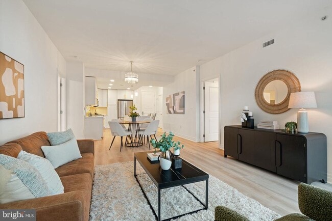 Building Photo - 8220 Crestwood Heights Dr Unit 315