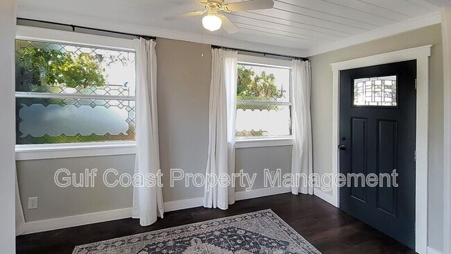 Photo - 904 17th Ave W