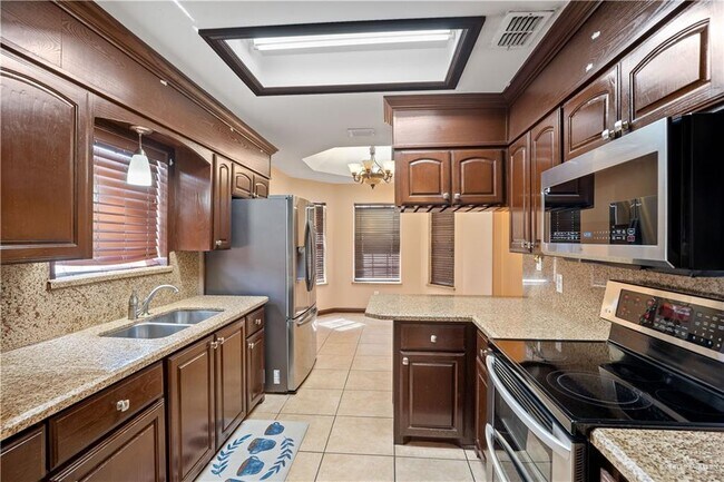 Photo - 20 Silverado Dr E