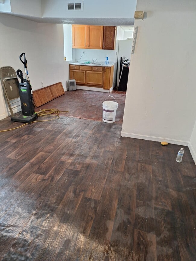Building Photo - 2115 Penn Ave N Unit 3 Rental