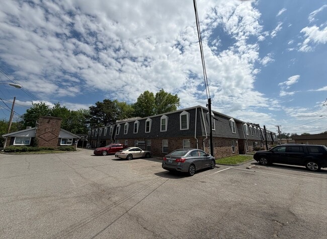 Photo - Spacious 1–3 Bedroom Apartments in South Louisville | Cedar Chase Unit 112