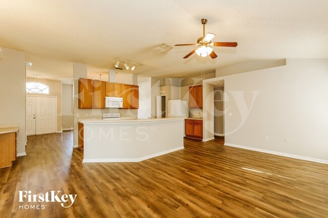 Photo - 2411 Dumas Dr