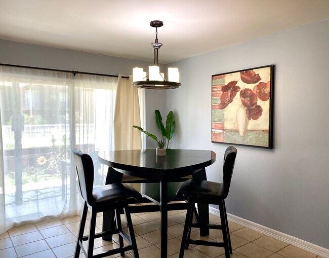 Photo - 4601 Carmen Ave Unidad 1604