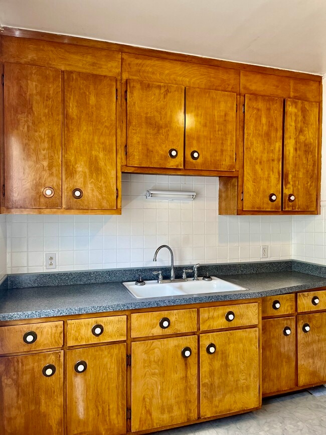 Building Photo - 297 Sterling Ave Unit 2