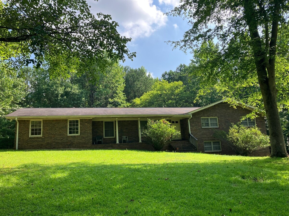 Photo - 944 N Old Cumming Rd